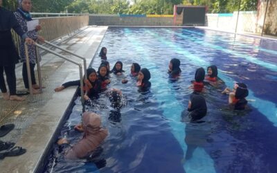 Anak-Anak Panti Asuhan Yatim Putri Aisyiyah Wonogiri Laksanakan Kegiatan Renang di Lorencia Water Park
